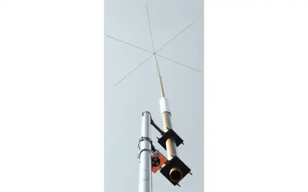 ISS HPR.0990 antenna installed on a mast with radial groundplane for AM broadcast coverage.